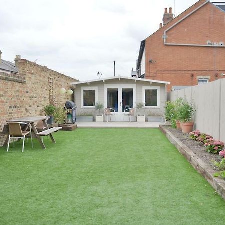 Summer House Hotel Thames Ditton Екстериор снимка