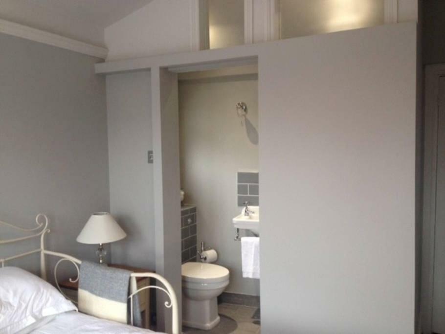 Summer House Hotel Thames Ditton Екстериор снимка