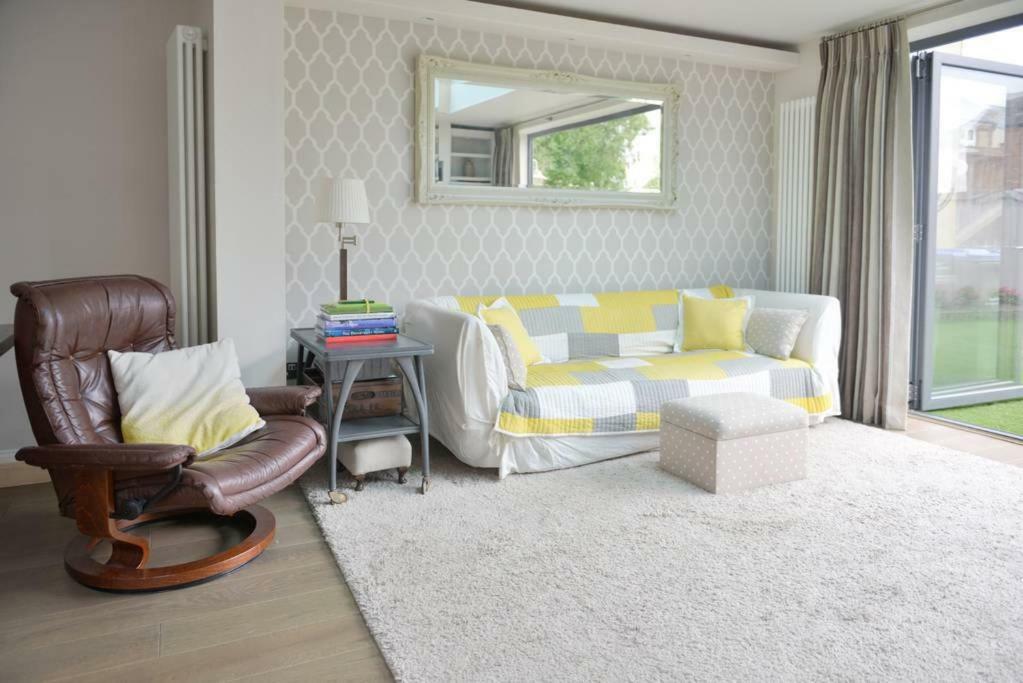 Summer House Hotel Thames Ditton Екстериор снимка